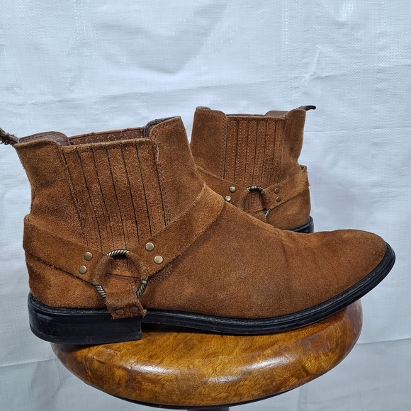 Steve Madden Aura Brown Suede Chelsea Boot - Picture 1 of 8
